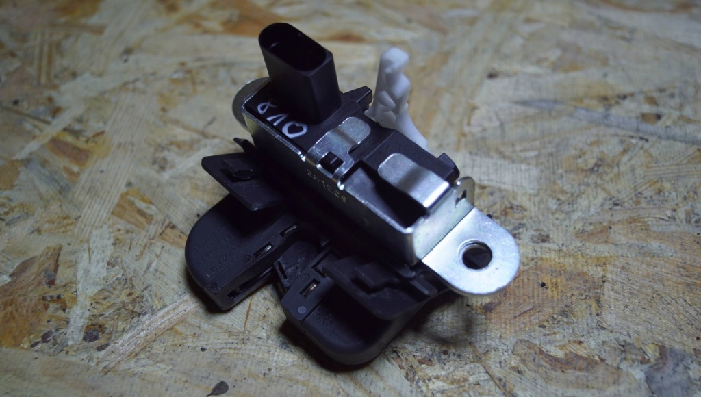 фото №5, Seat ibiza iv 6j замок крышки задняя 6j4827505a 810