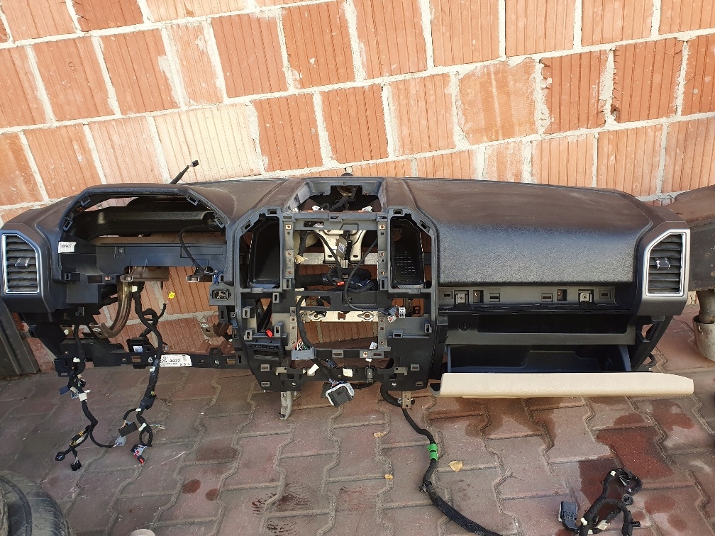 фото №1, Ford f150 2015- приборная панель с подушка консоль оригинал