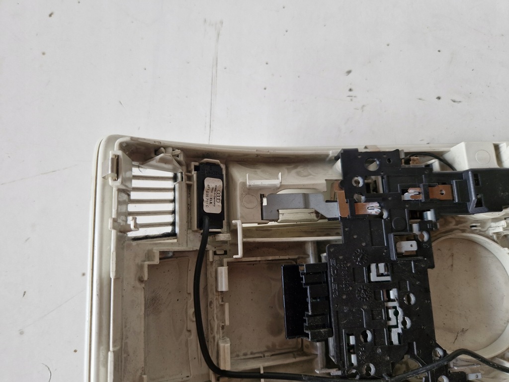 фото №11, Лампа стельовий audi a6 c6 4f0947135n