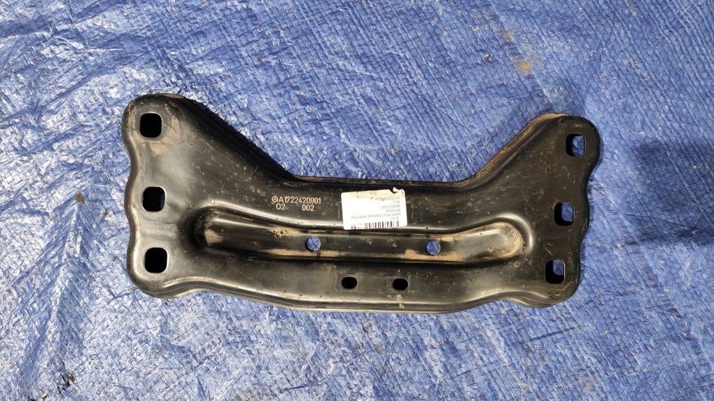 фото №1, Mercedes r172 бензин m274 задні кронштейн двигуна a1722420901