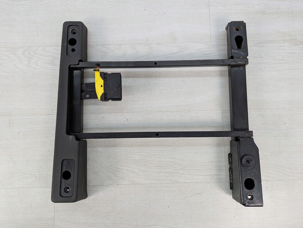 фото №1, Каркас основание кронштейн сиденье левая передние opel crossland 39180527