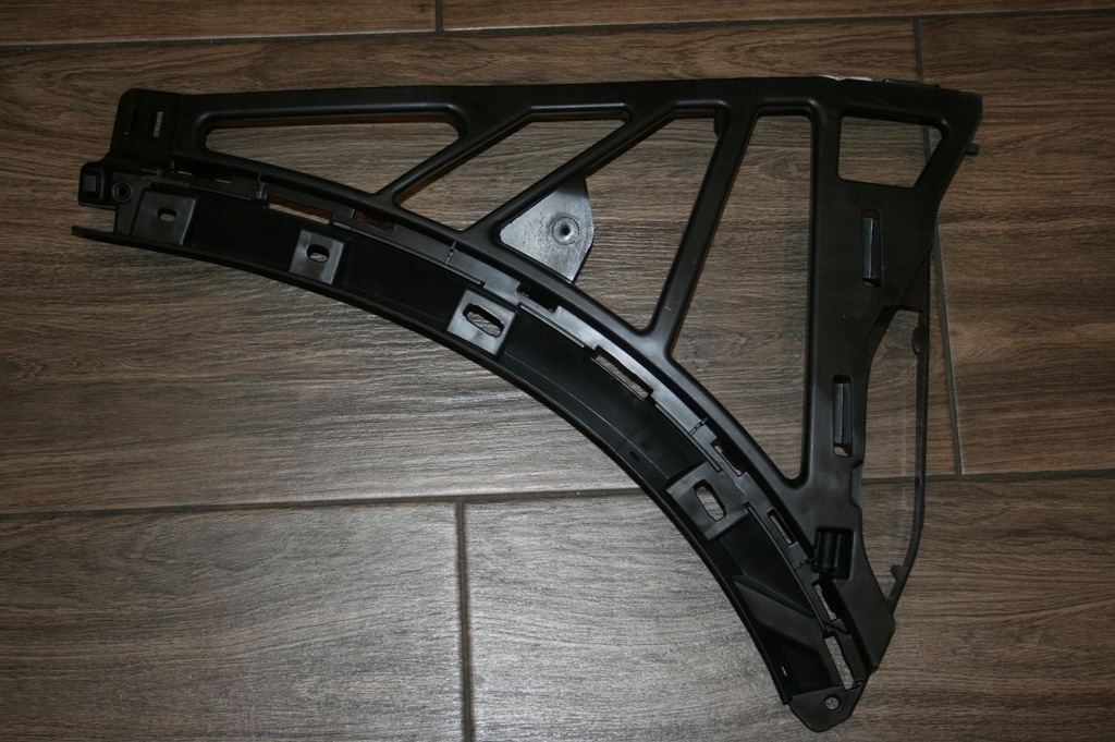 фото №1, Porsche оригинальный номер 7p5807177 кронштейн бампера передний l