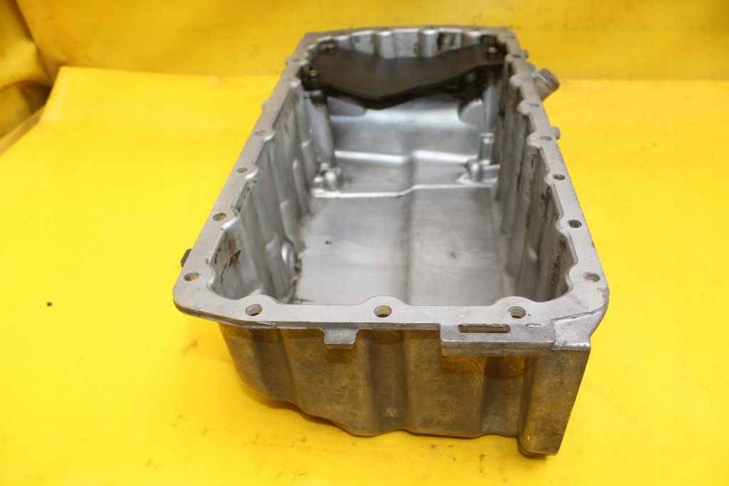 Поддон масляная масла ford kuga mk1 peugeot 2.0 hdi d4204t 10dys 9652404580 Киев