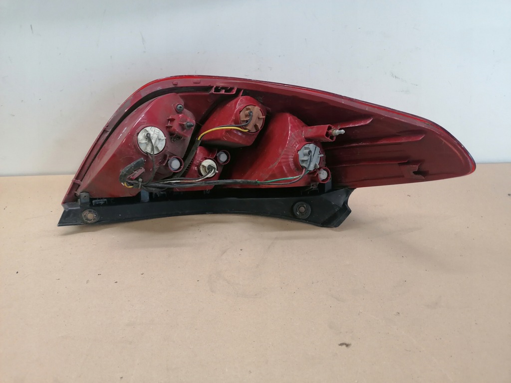 фото №8, Лампа правая + левая задняя hyundai i i20 08-12 5d hb