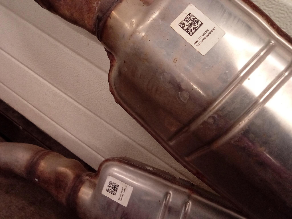 Audi sq8 4m8 19- 4.0 tfsi гасник вихлоп комплектний  4m0253611af Оригінал