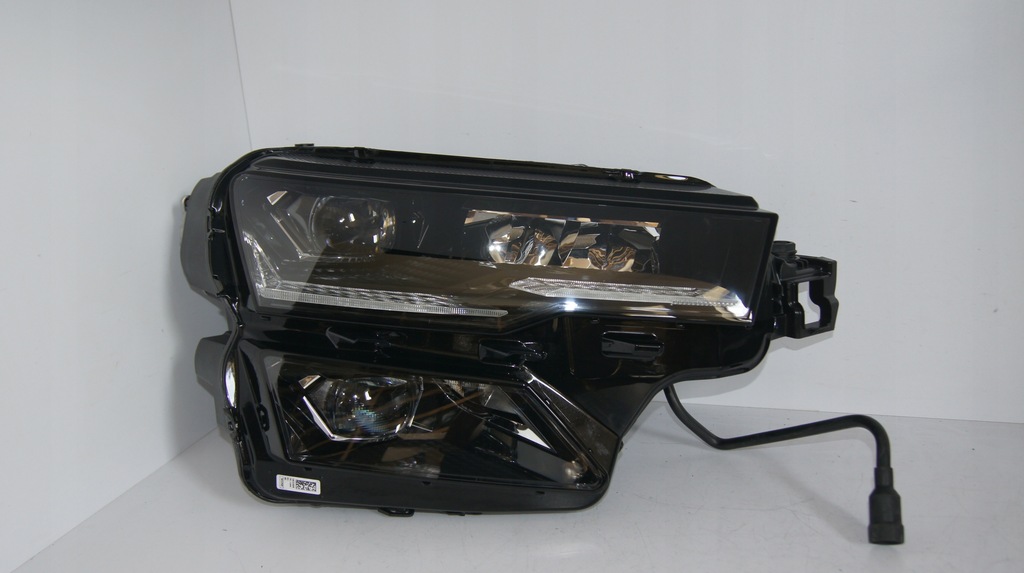 фото №1, Skoda karoq lift full led лампа права комплектна