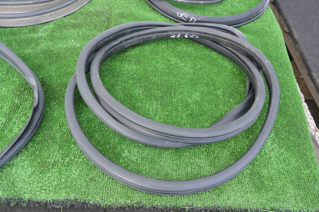 фото №4, Mazda cx9 прокладка двері багажника