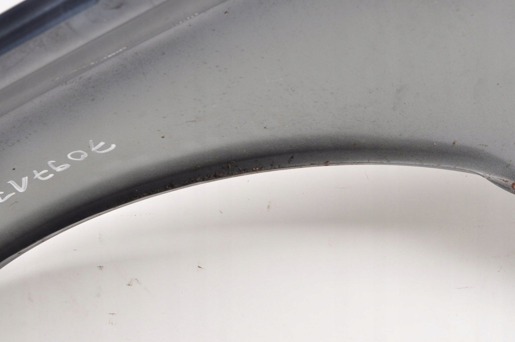 Volvo s40 2 v50 крыло  правый  перед передний 466-46 Оригинал