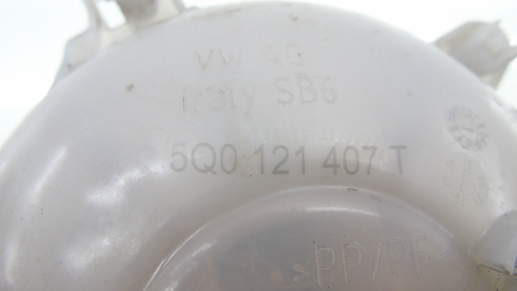 Бачок расширительный skoda superb iii 2.0 tdi 5q0121407t в Украине