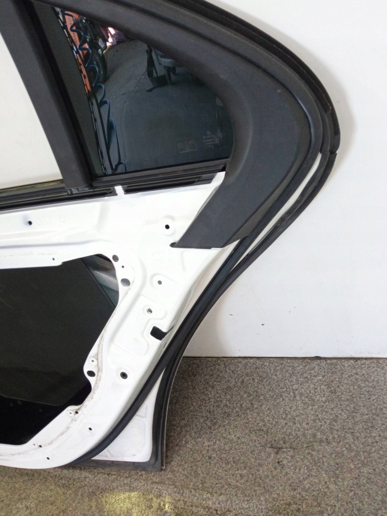 Двері праве задній sedan 149 mercedes-benz e-klasa v 2016-2023 w213 Недорого