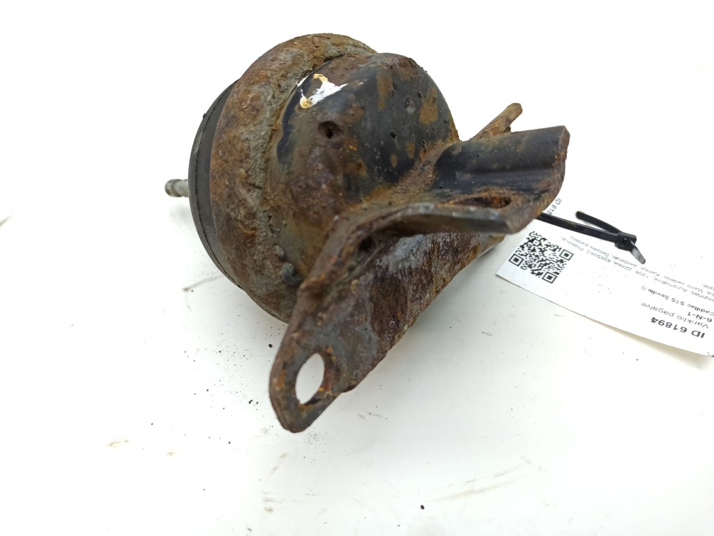 Кронштейн двигуна права сторона cadillac sts seville Оригінал