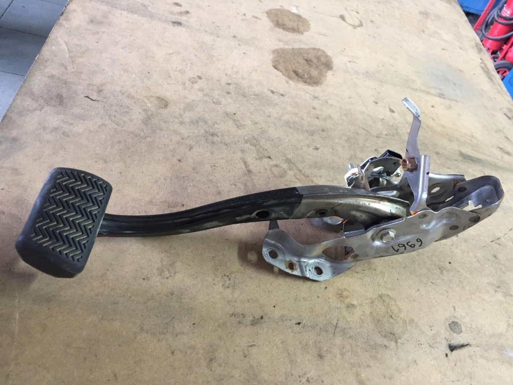 фото №2, Toyota corolla e21 2018- педаль гальма автоматична коробка передач