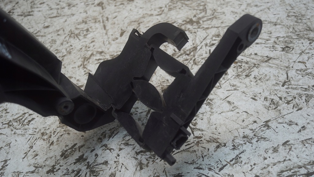 фото №8, Направляющая лампы левый audi a4 b8 8k0805607a