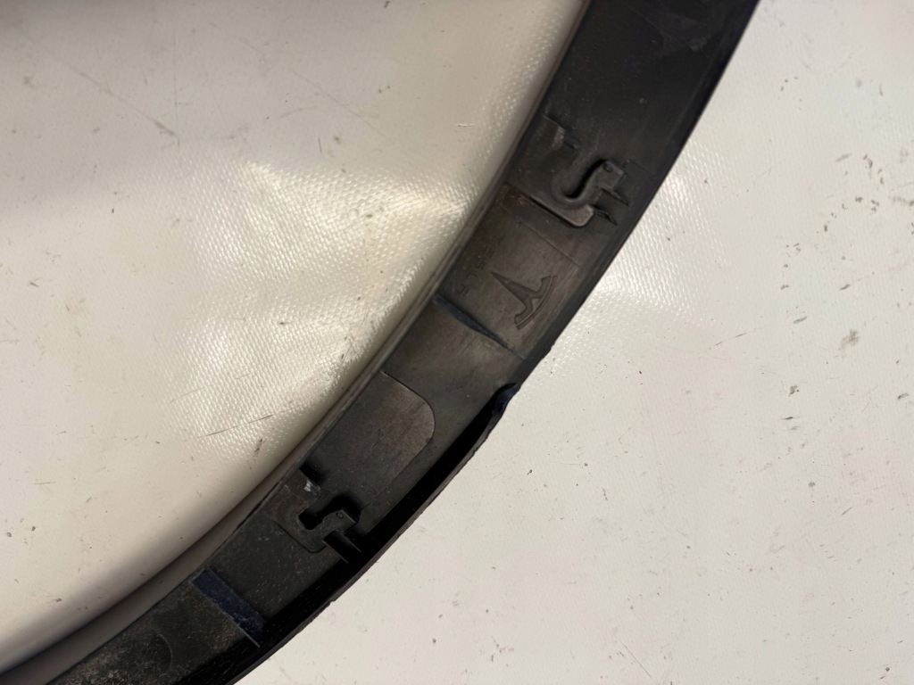 Tesla model y молдинг крыла правая задний  задняя 1494187-00-b в Украине