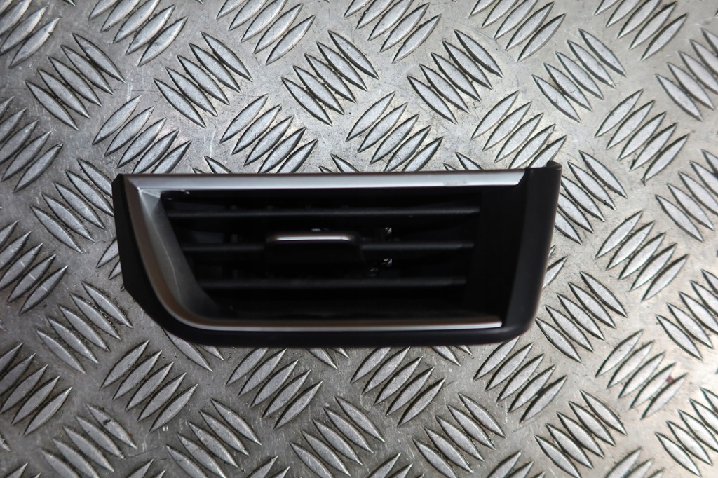 фото №1, Решётка обдув правая clio v 687608207r