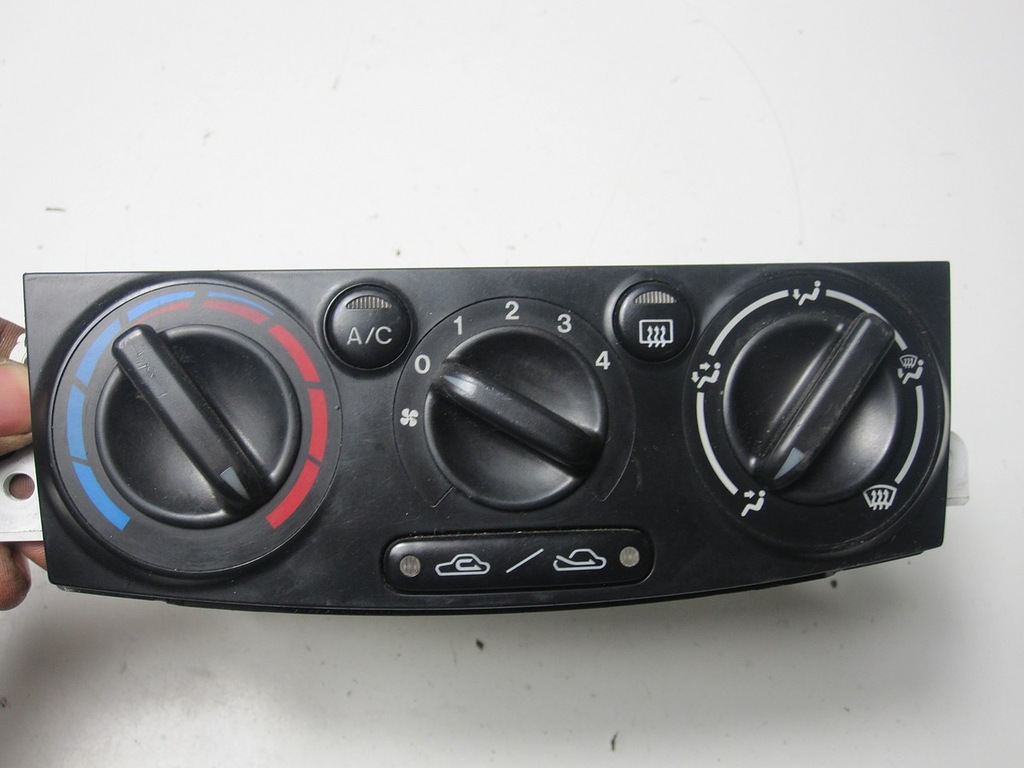 фото №1, Панель кондиціонера mazda mpv 2002r