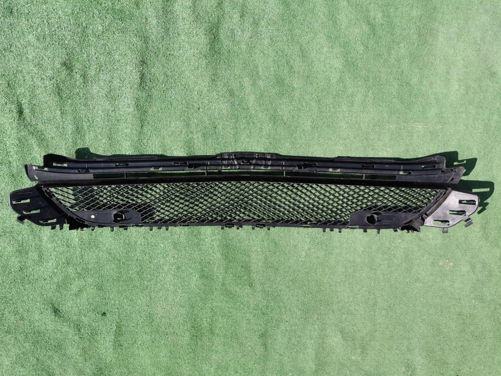 Решітка середня бампера перед передній mercedes gla w156 a1568854322 Недорого
