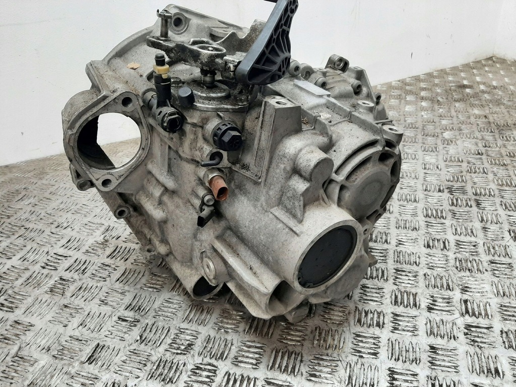 фото №8, Audi q3 8u 2016 полный коробка передач