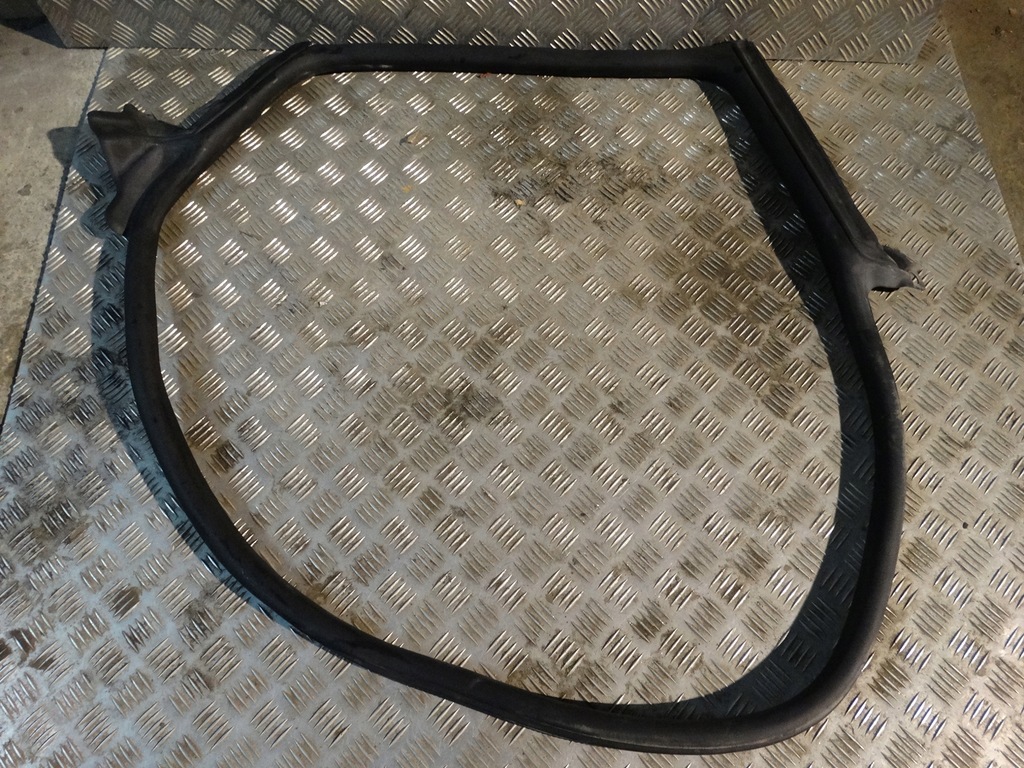 фото №1, Прокладка рами двері задня права audi e-tron gt 1