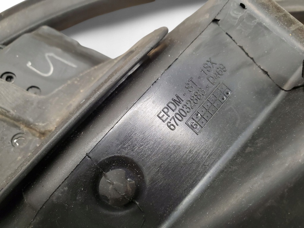 фото №6, Maserati levante 670032883 задняя сторона левая уплотнители