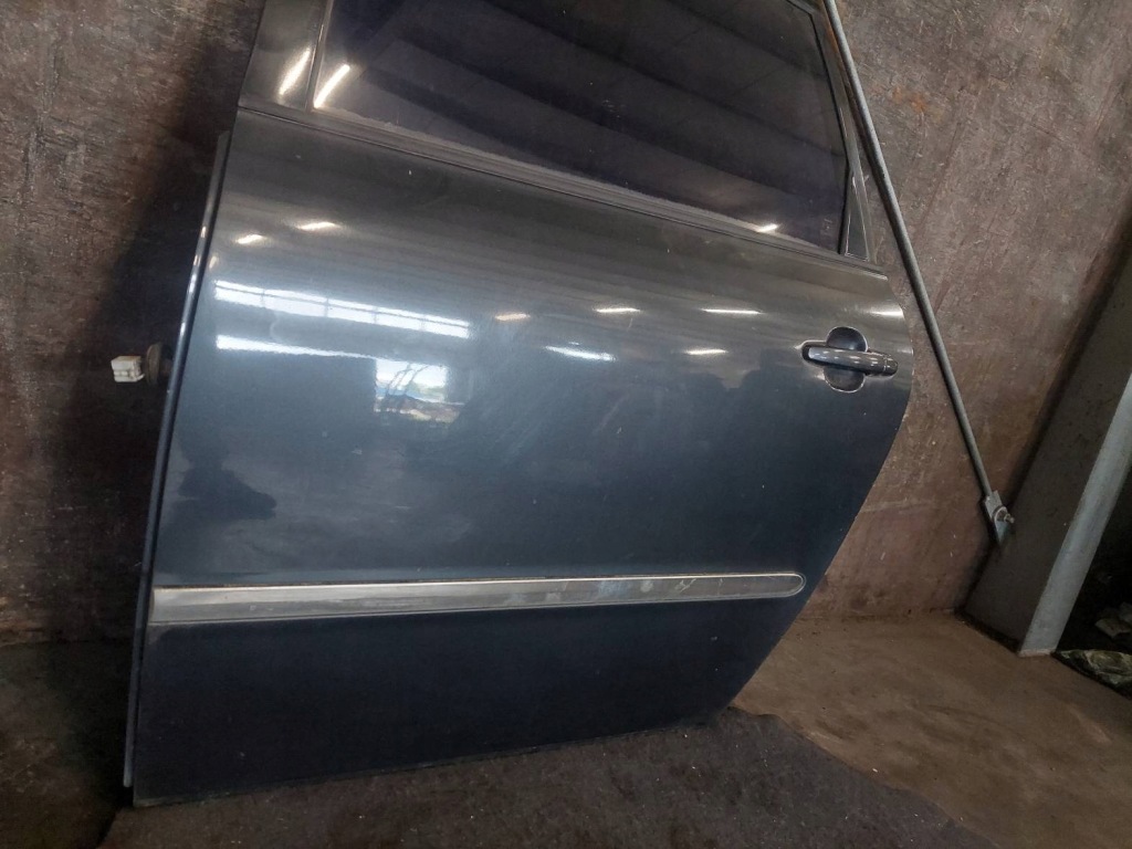фото №4, Двері повний лівий задня toyota avensis verso i 1e2