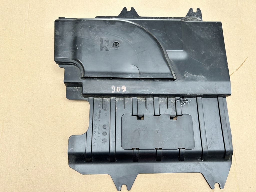 фото №1, Захист акумулятор права mercedes r klasa w251 a2516801018