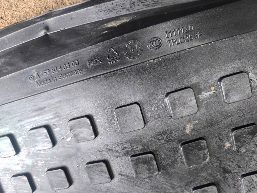 Мат багажника гумовий обшивка оригінальна mercedes glc a2538140300 w253 в Україні
