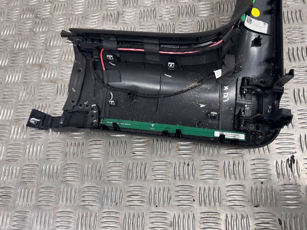 Другая часть салона tesla model x 105155404f с Разборки