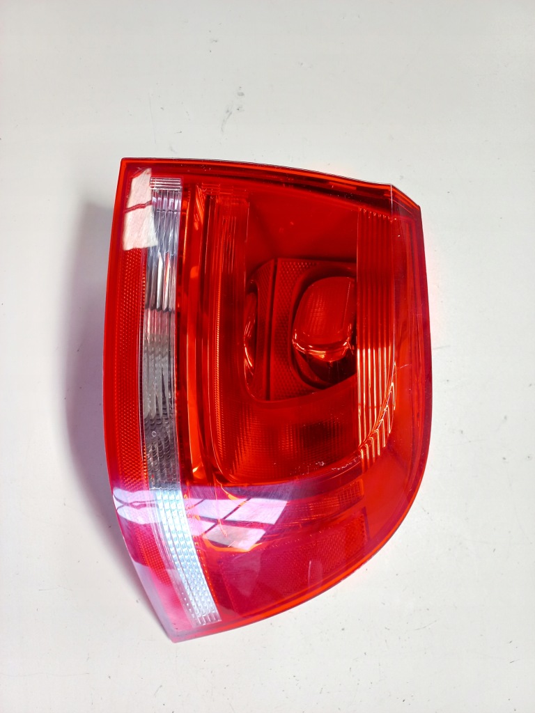 фото №1, Лампа задняя задняя правая vw touareg 7p6945096e