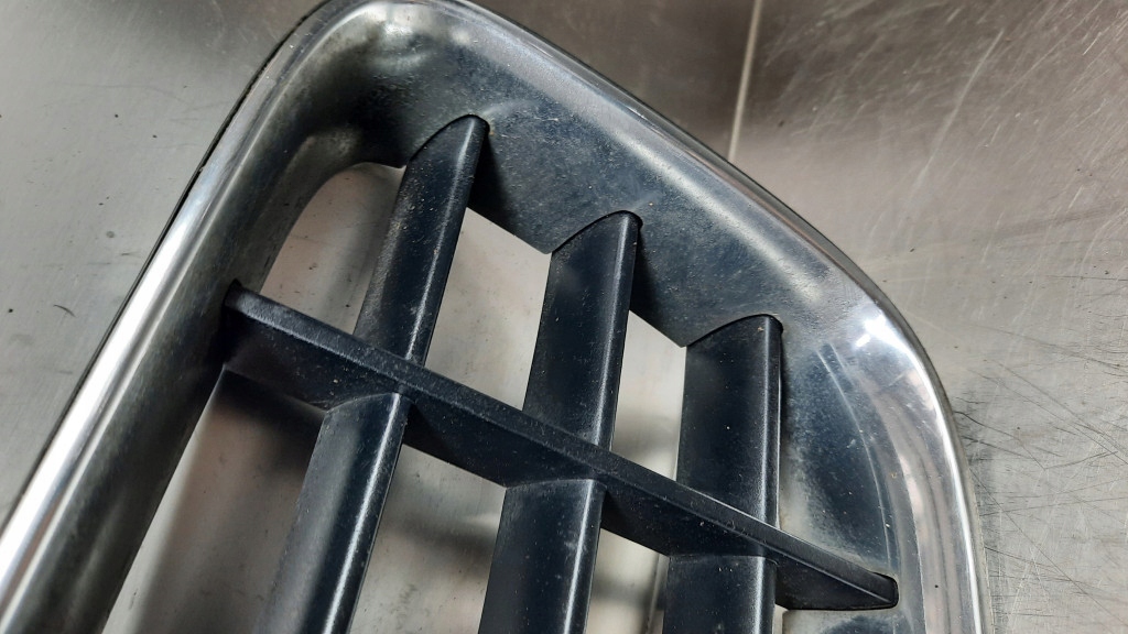 фото №8, Решітка радіатора решітка радіатора 8620641 volvo xc90 02-14r пошкоджений