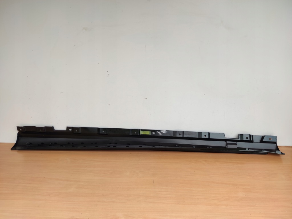 фото №2, S-klasa w222 amg long 6.3 6.5 правый порог молдинг