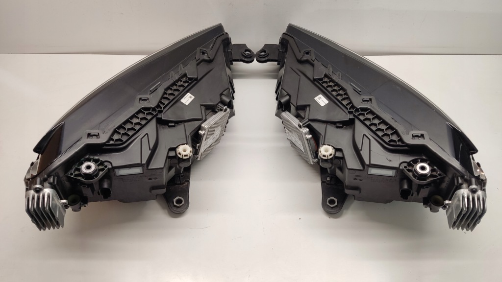 Skoda superb 3 рестайлінг  3v full led комплект лампа перед 3v1941015d, 3v1941016d Недорого