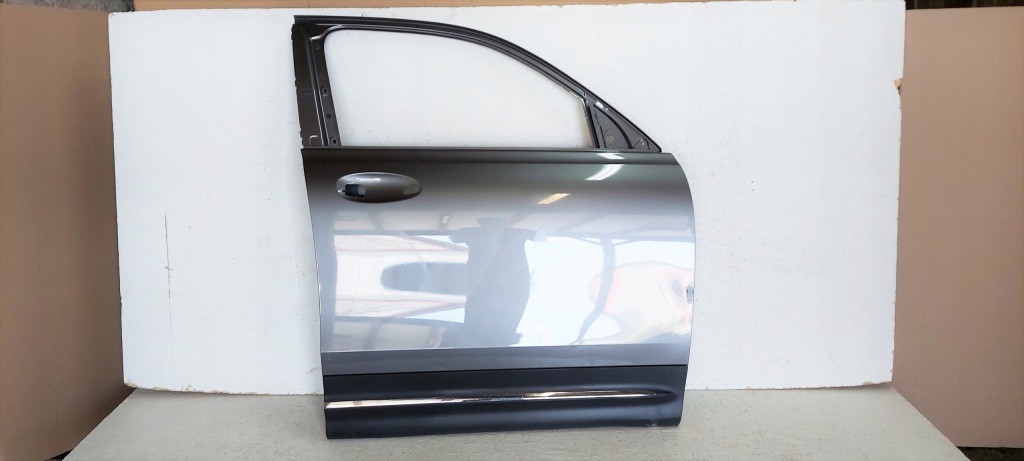 фото №1, Mercedes glb x247 дверь передние правое перед молдинг хром