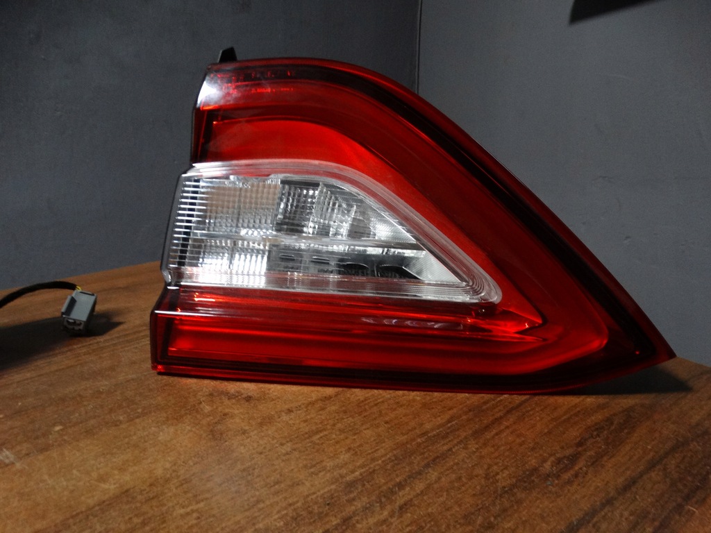 фото №1, Ideal лампа задня права w кришка maserati levante 1