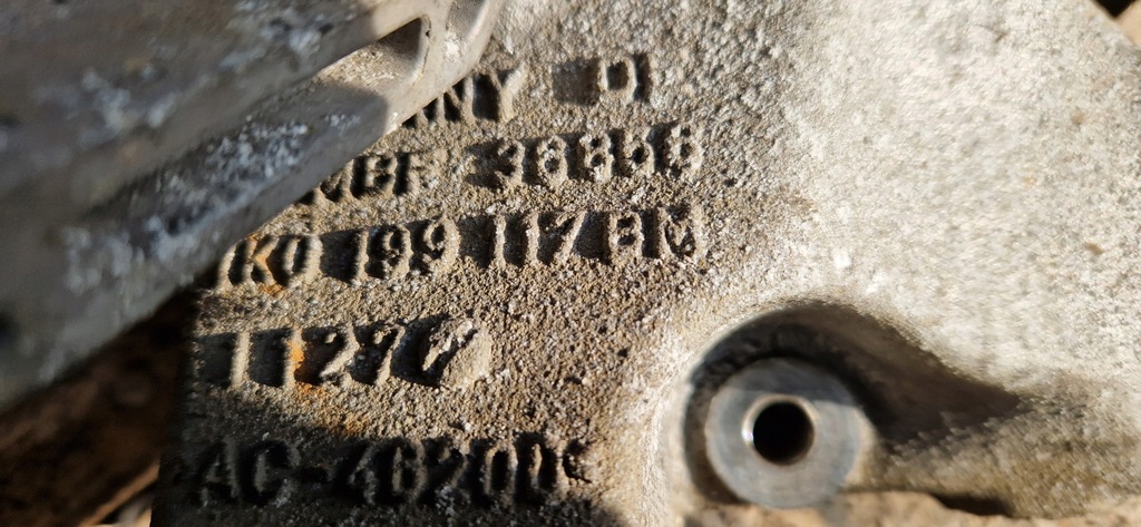 фото №10, Кронштейн коробки передач 1k0199117bm a3 leon ii golf vi tdi ładne gwinty