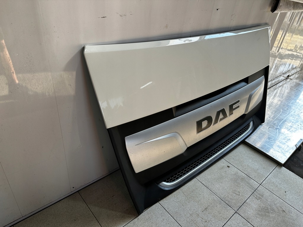 Капот решітка радіатора решітка радіатора daf xf 106 рестайлінг  1835730 Ціна