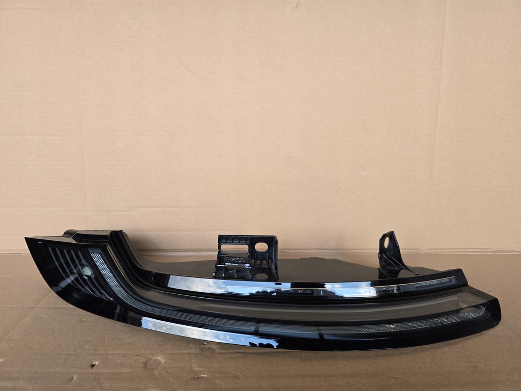 фото №1, Porsche 911 992 лампа левая задняя 992945091f