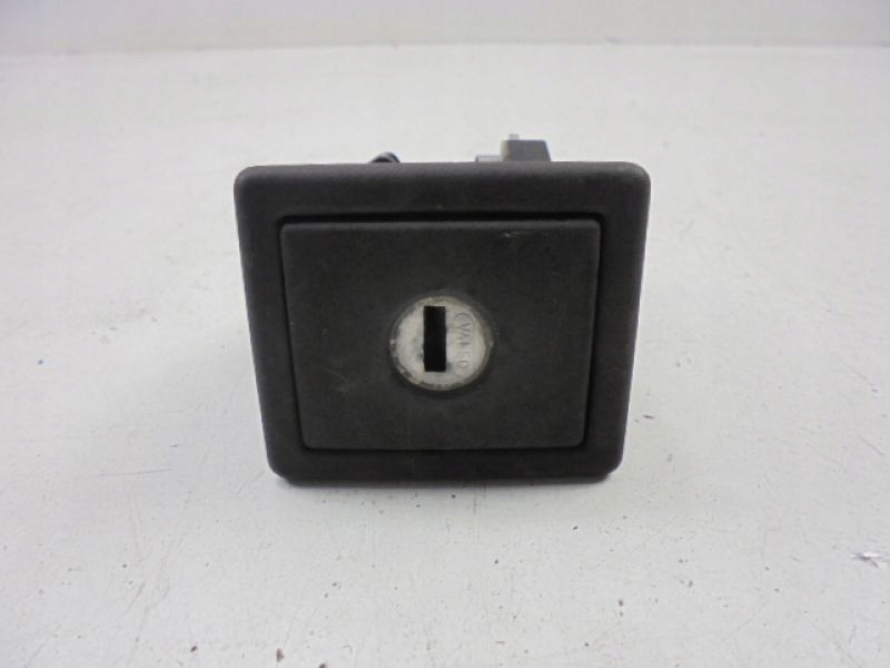 фото №7, Renault clio i вкладка замка крышки lift