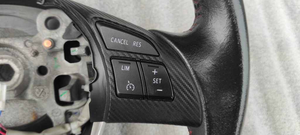 фото №7, Mazda 3 bm воздуховод кожа мультифункция czerwona nić rok 2014