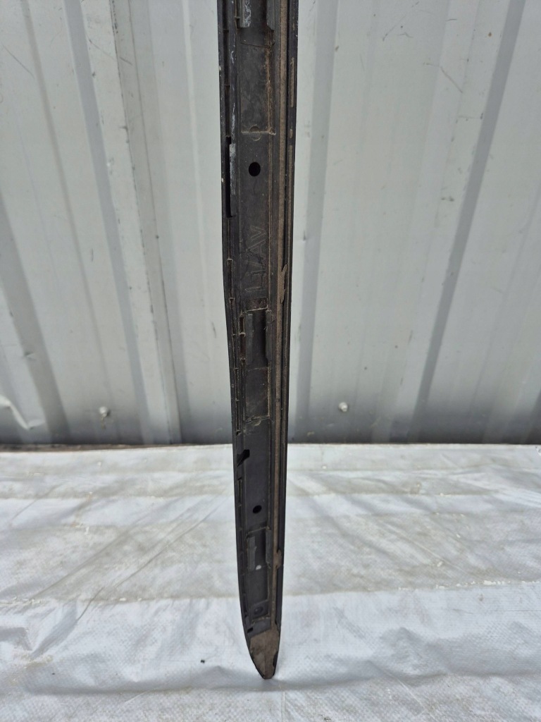 Audi a4 b8 8k s-line поріг правий накладка 8k0854932a Зі Шроту