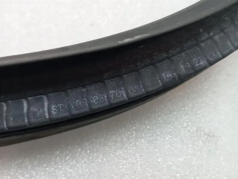 фото №6, Ferrari california t f149 14-17 прокладка двері 84036700 ущільнювачі двері -