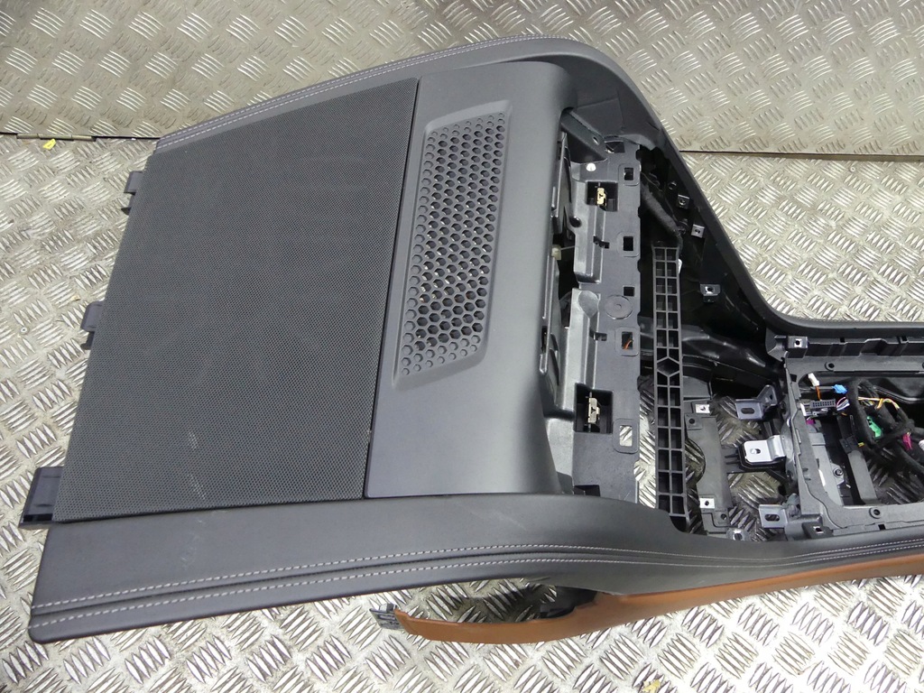 фото №10, Bmw 8 g15 individual обивка сиденья заднее сиденье вентиляция обшивки туннель 32 km