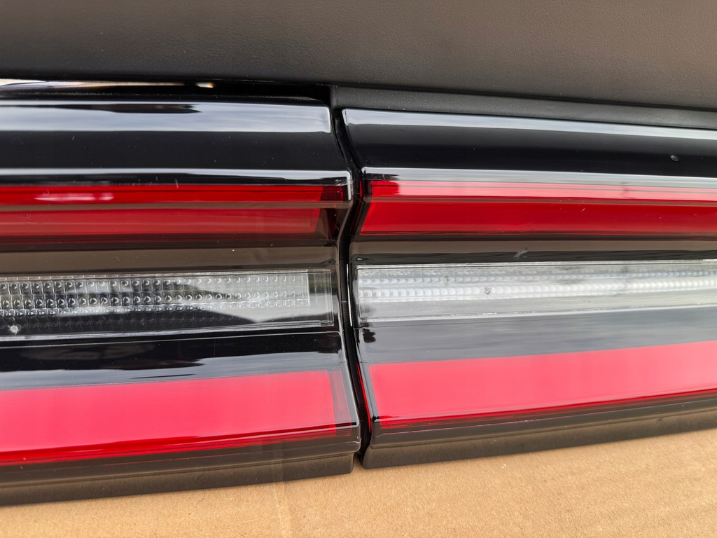 фото №16, Dodge challenger накладка задні лампи 2015+