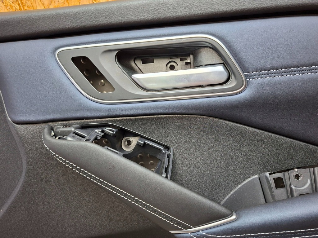 Оббивка обшивка двері перед правий nissan qashqai j12 21- 809106ua0a Недорого