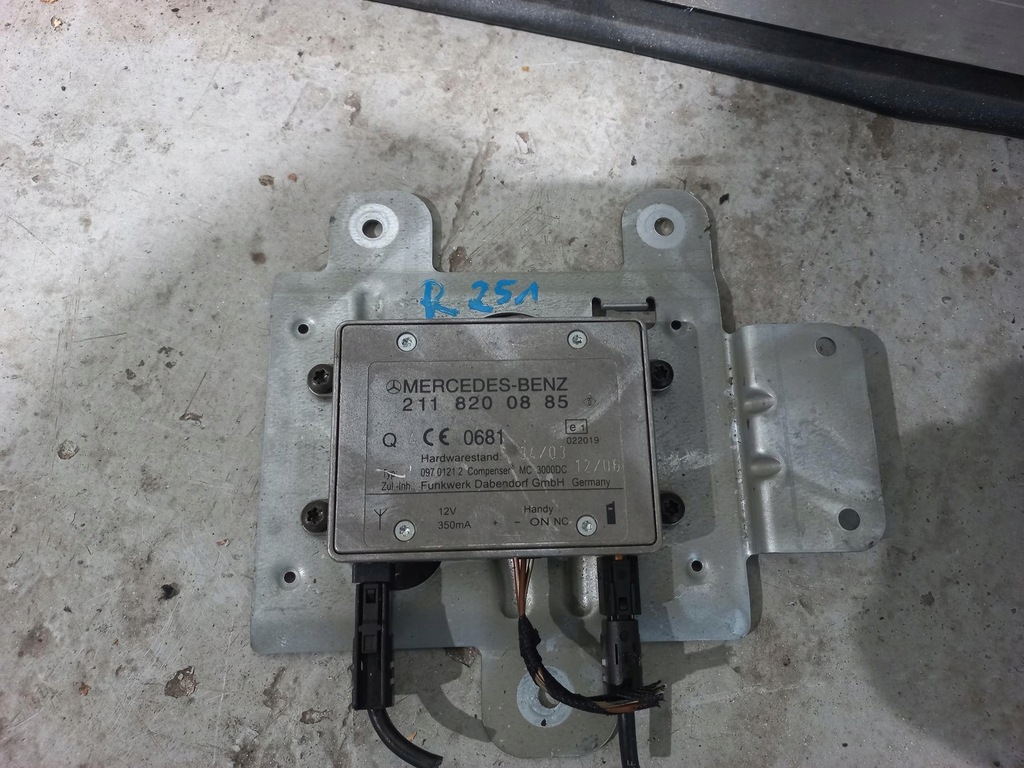 фото №1, Усилитель антенны mercedes w251 r-klasa w164 ml