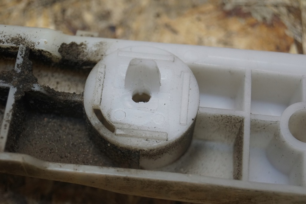 фото №9, Направляющая бампера правый задняя nissan juke f15