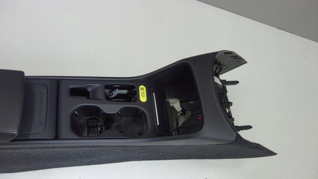 фото №6, Volvo xc40 туннель средний подлокотник