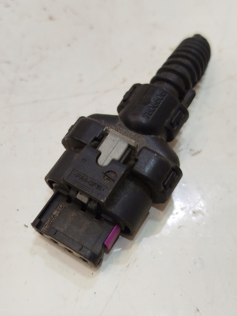 Купить Колодка штекер vw golf vii 4f0973704