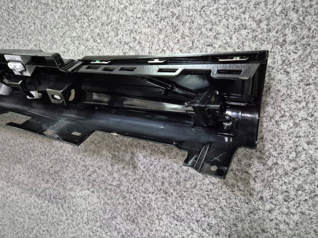 Купить Молдинг порог защита левая pod pdc хром лампа 8081559 bmw 7 g70 m-pakiet