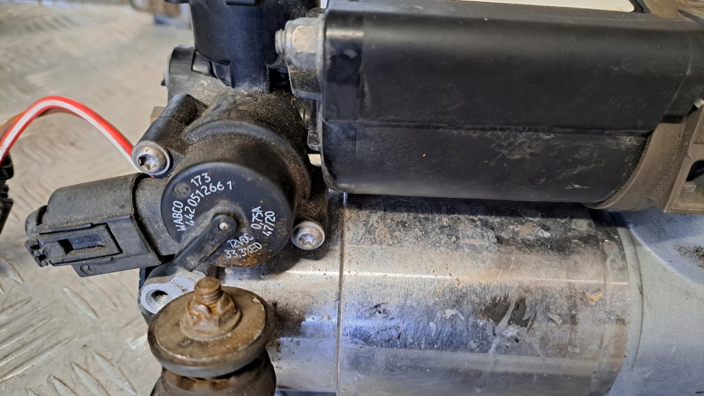 Компресор насос підвіска wabco 0012045 Зі Шроту